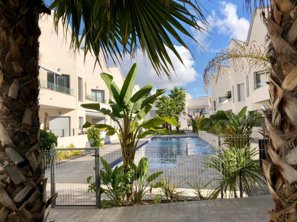 a view of the pool from the courtyard of a building at Villa Amalia 54 in Torrevieja
