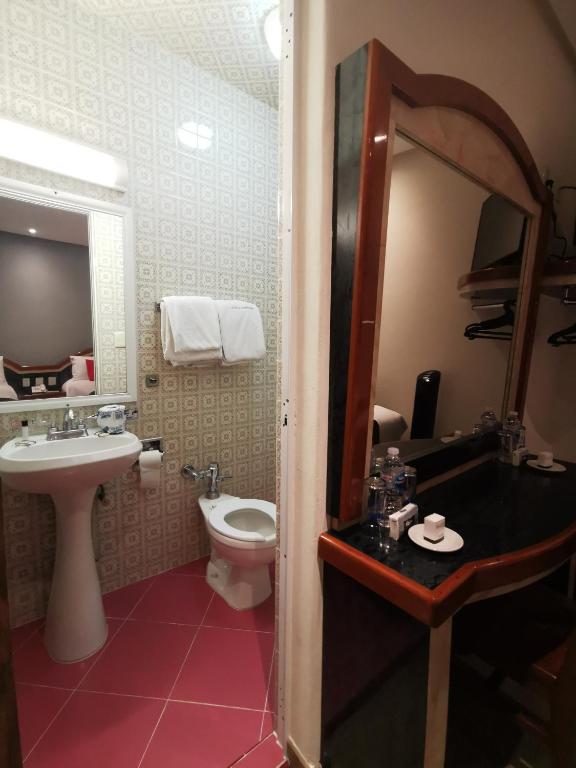 Koupelna v ubytování Hotel Monarca