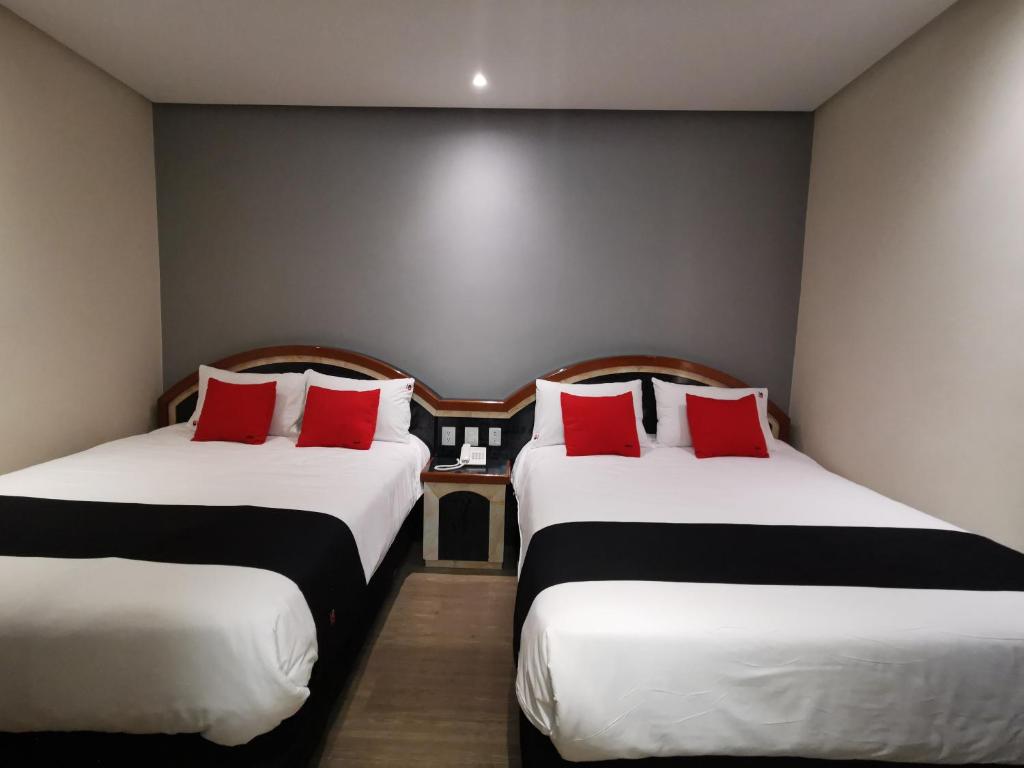 Postel nebo postele na pokoji v ubytování Hotel Monarca