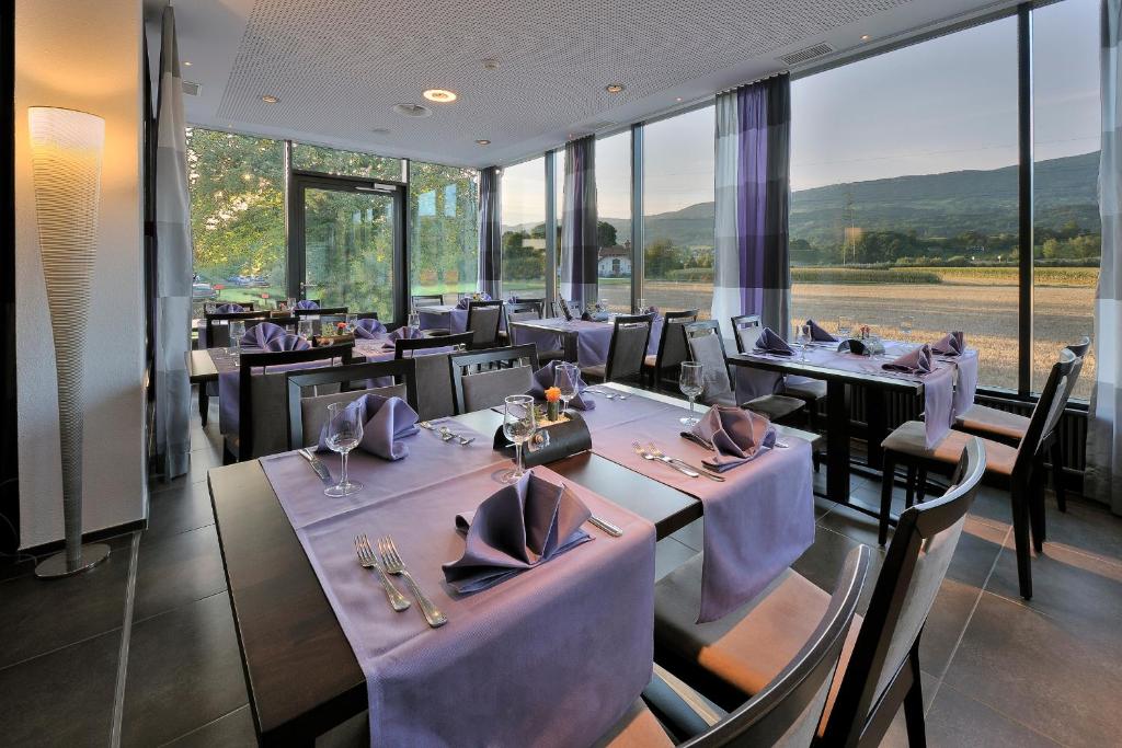 Nespecifikovaný výhled na hory nebo výhled na hory při pohledu z hotelu
