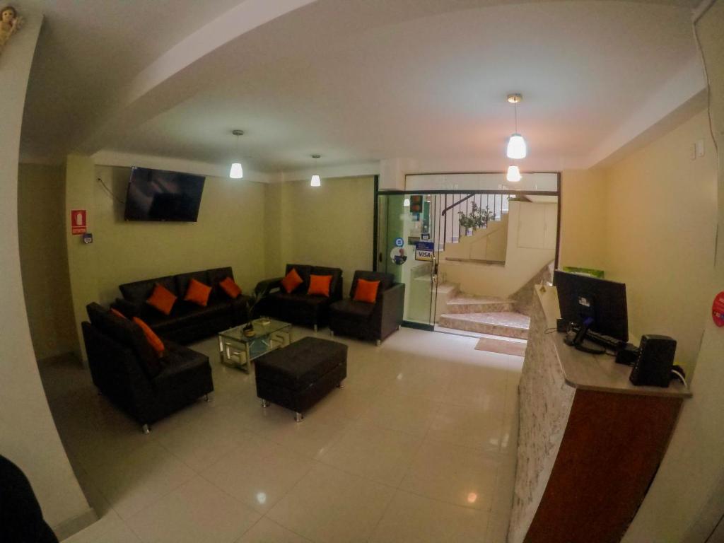 TV a/nebo společenská místnost v ubytování RUMIQOLQA Machupicchu Hotel