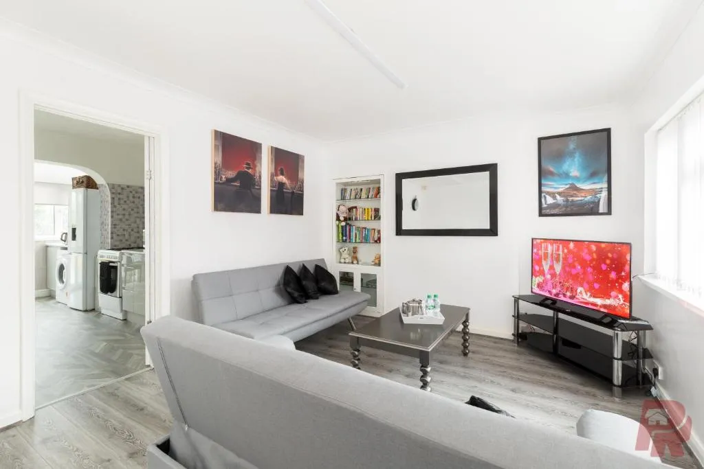 Yarnfield House By Birmingham NEC/BHX - Sleeps 10 inc Parking, Birmingham, United Kingdom
