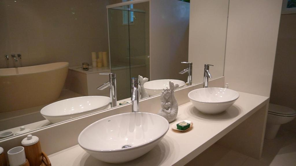 Tropical Contemporary Suites - King Suite Con Balcone