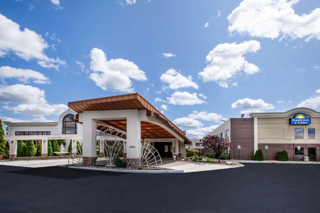 wykonanie przedniej części hotelu w obiekcie Days Inn & Suites by Wyndham Rochester Hills MI w mieście Rochester Hills