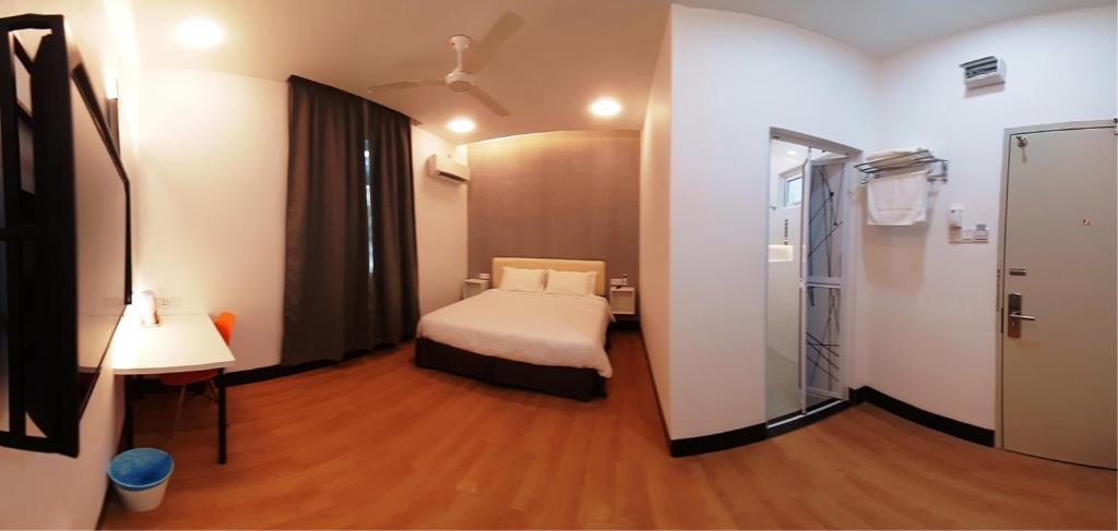 Sunshine Lodge - Deluxe King Room