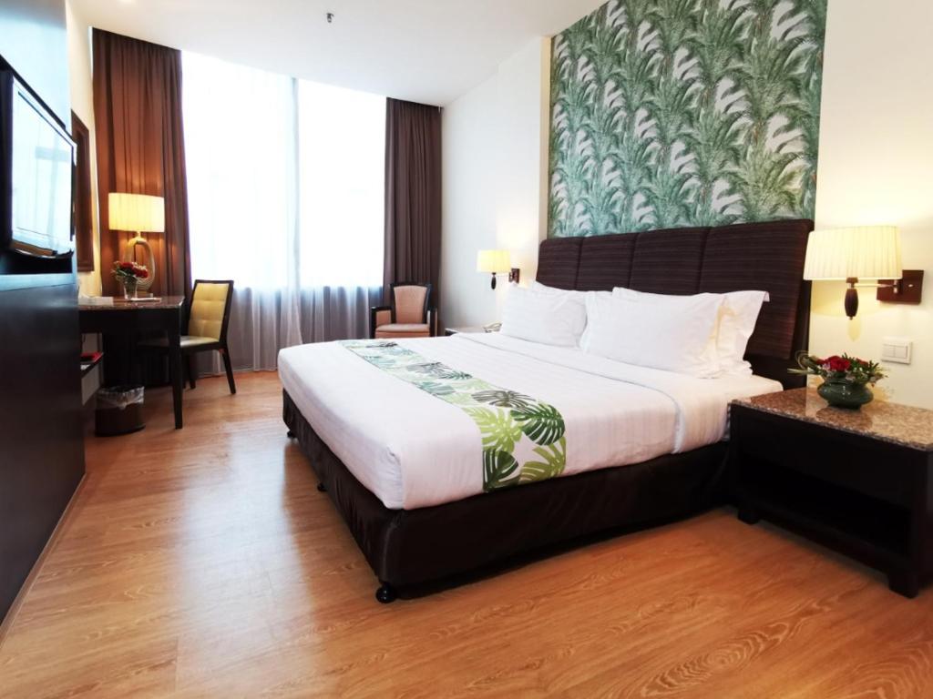 Postel nebo postele na pokoji v ubytování Grand Paragon Hotel Johor Bahru