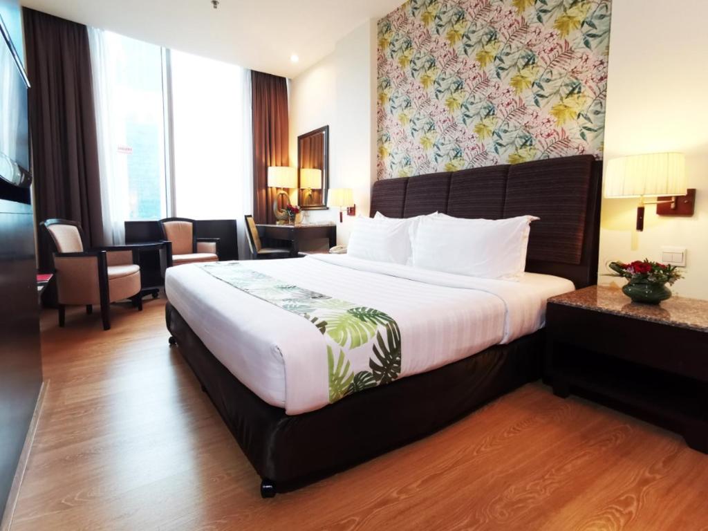 Postel nebo postele na pokoji v ubytování Grand Paragon Hotel Johor Bahru