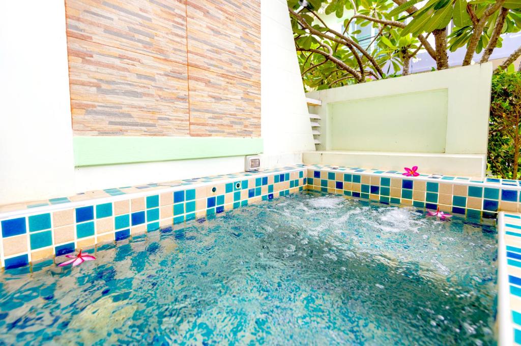 Bazén v ubytování Baan Noppadol Hua Hin Resort nebo v jeho okolí