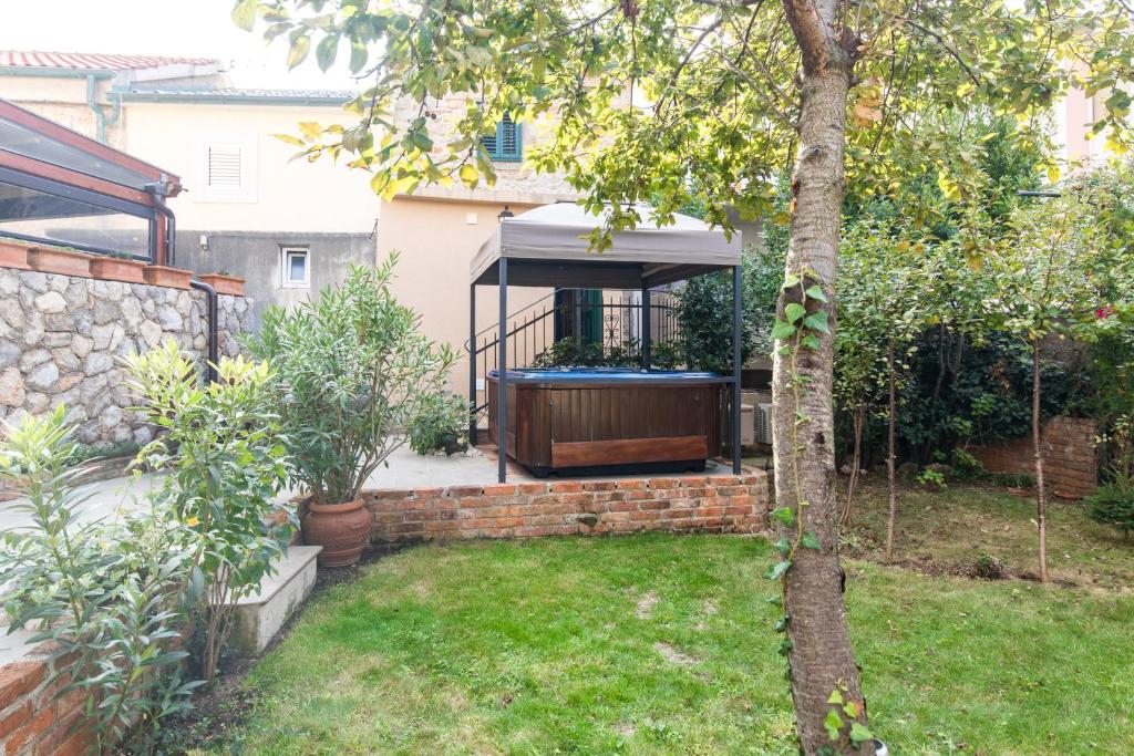 Vonkajšia záhrada v ubytovaní Holiday Home Bozanić