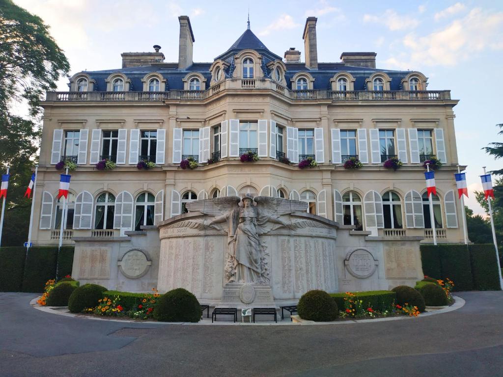 a building with a statue in front of it at Champagne Studio in Épernay
