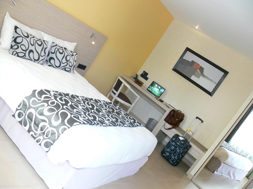 Logis Hotels Le Champalud Restaurant La Citadelle - 舒适双人间 - 带淋浴和无障碍设施