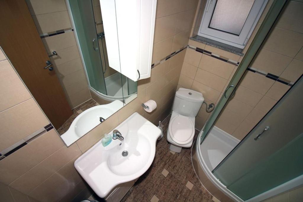 Koupelna v ubytování 4 Bedroom Apartment in Tisno (8+4)