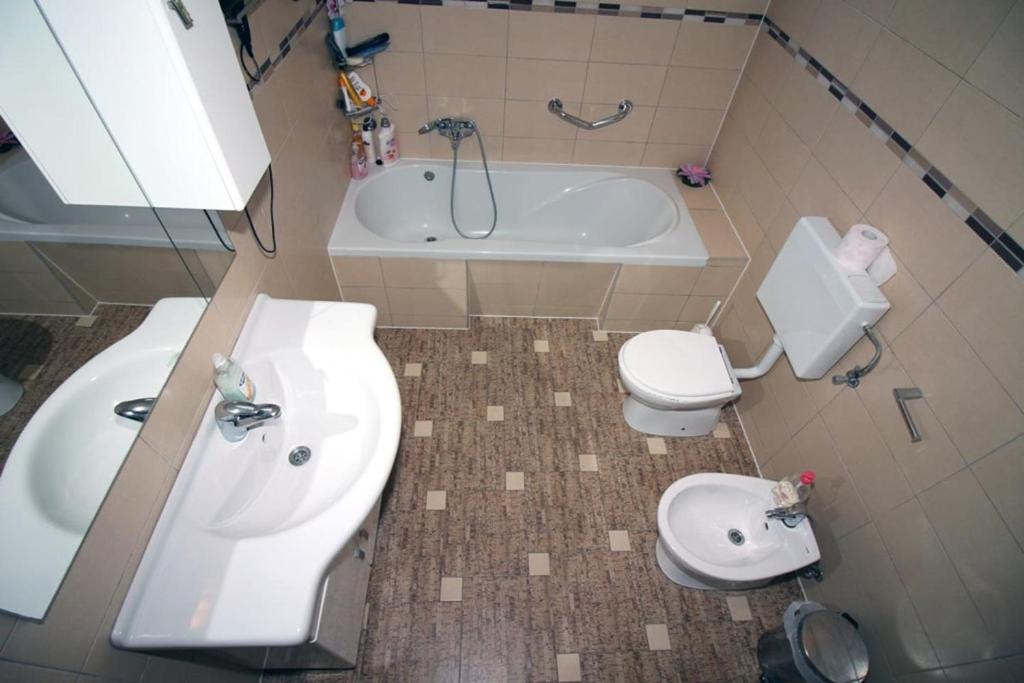 Koupelna v ubytování 4 Bedroom Apartment in Tisno (8+4)
