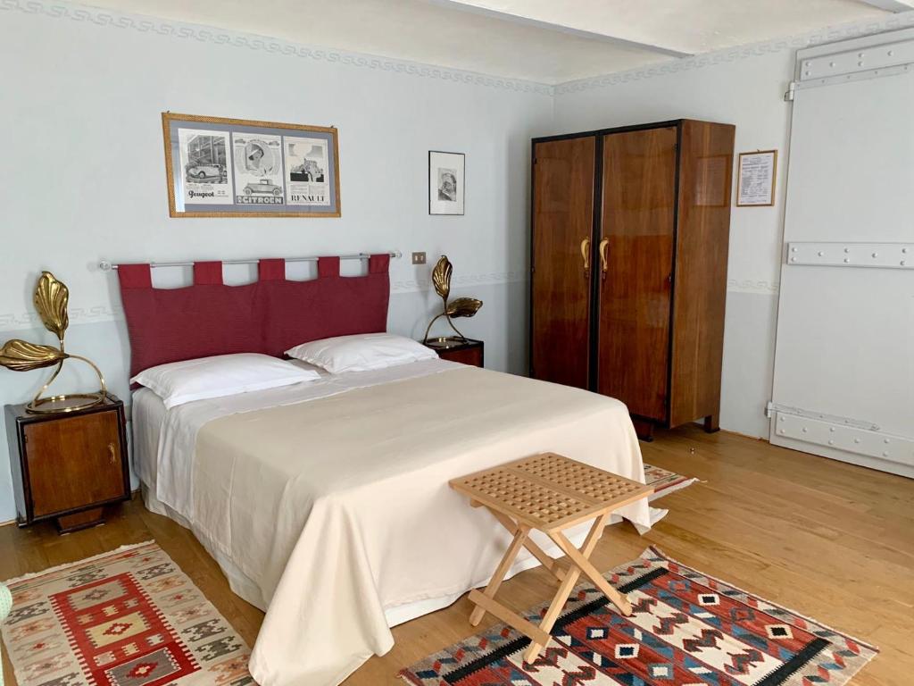 A bed or beds in a room at Villa Belforte