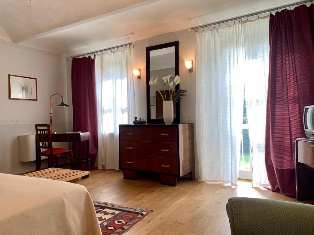 A television and/or entertainment centre at Villa Belforte