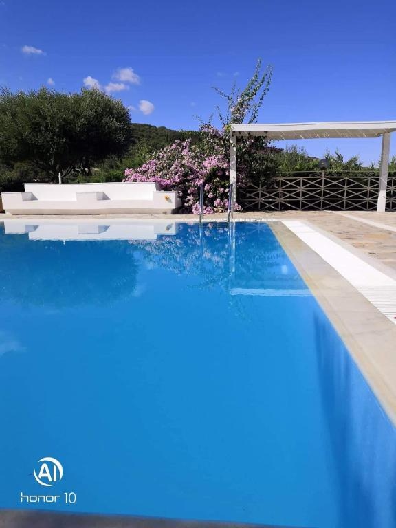Bazén v ubytování Hill Lofos Hotel nebo v jeho okolí