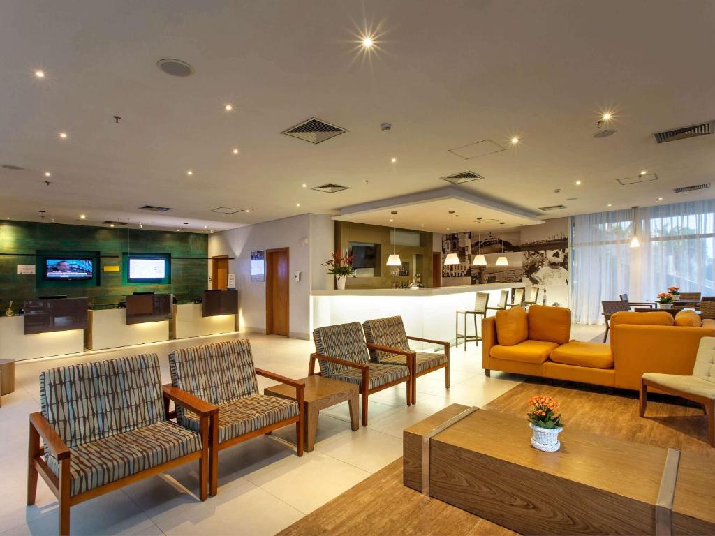 Uma TV ou centro de entretenimento em Mercure Salvador Rio Vermelho