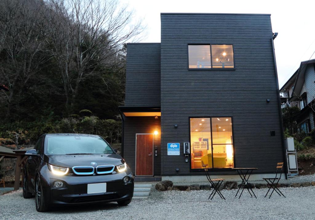 a car parked in front of a black house at Fuji Time traveler 新館 in Fujikawaguchiko