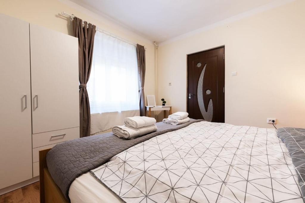 a bedroom with a large bed with towels on it at Cozy, quiet & family friendly in Arad in Arad