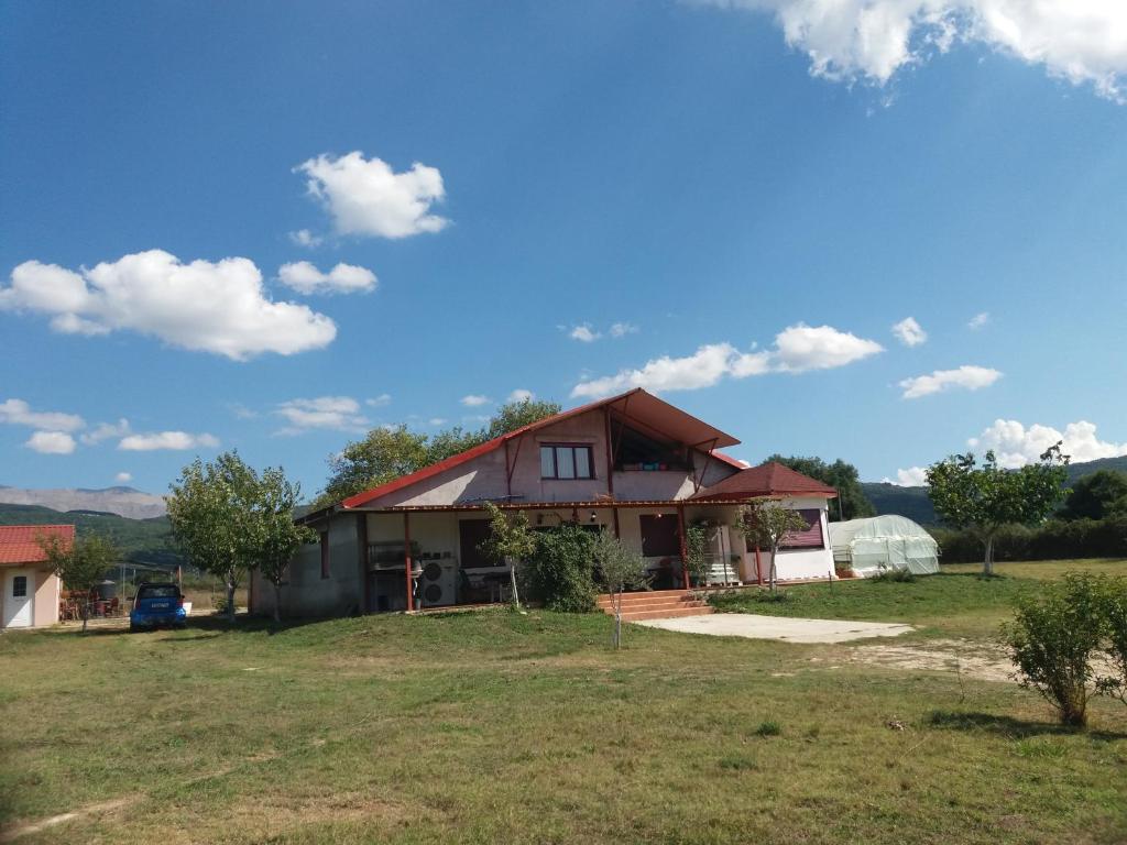 a house in a field with a sky at Rural hοuse in Kastrítsa