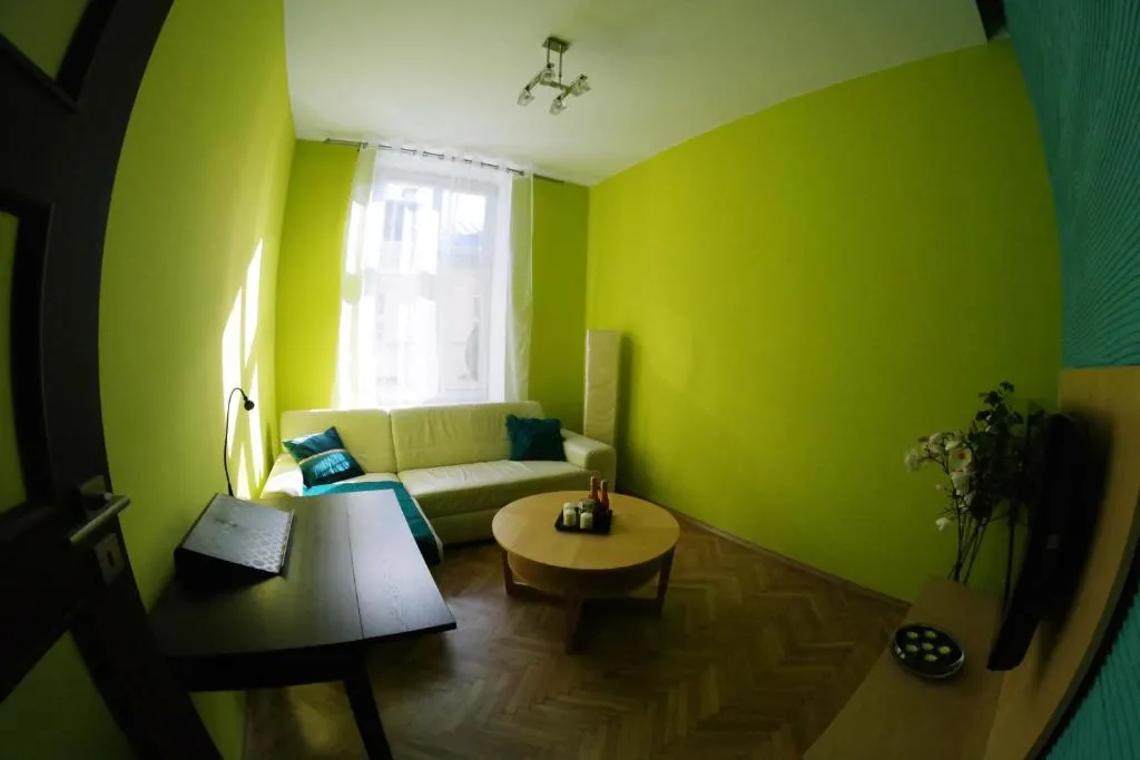 J2, Cracovia, Polonia