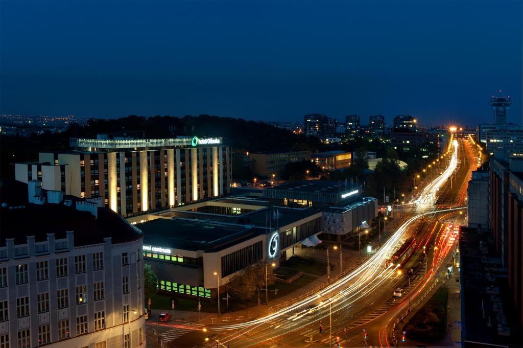 Nespecifikovaný výhled na destinaci Praha nebo výhled na město při pohledu z hotelu
