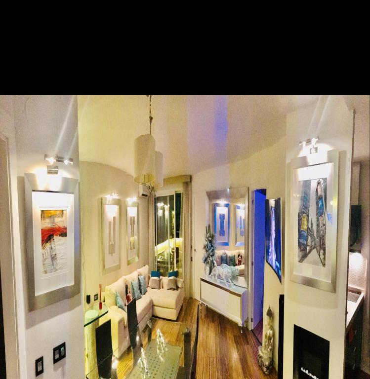 A seating area at Luxury Apartament in Marina