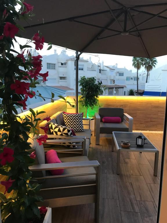 A seating area at Luxury Apartament in Marina