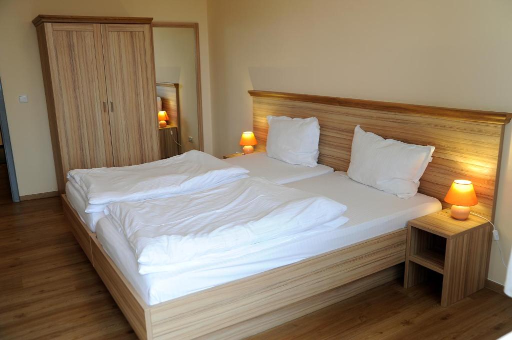 Letto o letti in una camera di Hotel Weimarer Berg