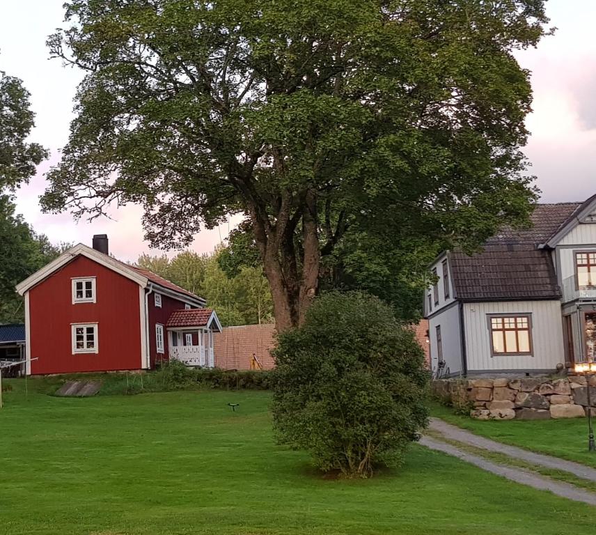 1800-tals torp i landsbygd nära till allt - Casa De Dos Dormitorios