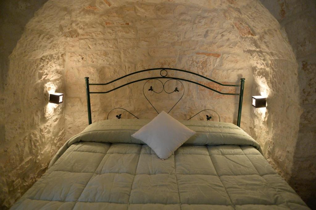 Postel nebo postele na pokoji v ubytování I Trulli Del Nonno Michele