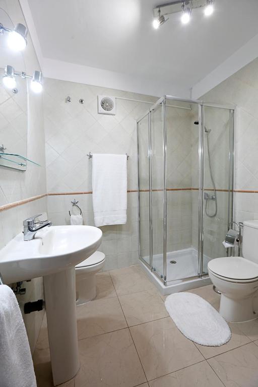 Kúpeľňa v ubytovaní Apartamento frente al Puerto de Candelaria a 20 metros de la playa.