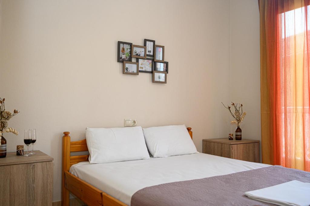 Postel nebo postele na pokoji v ubytování Anastasios Room's