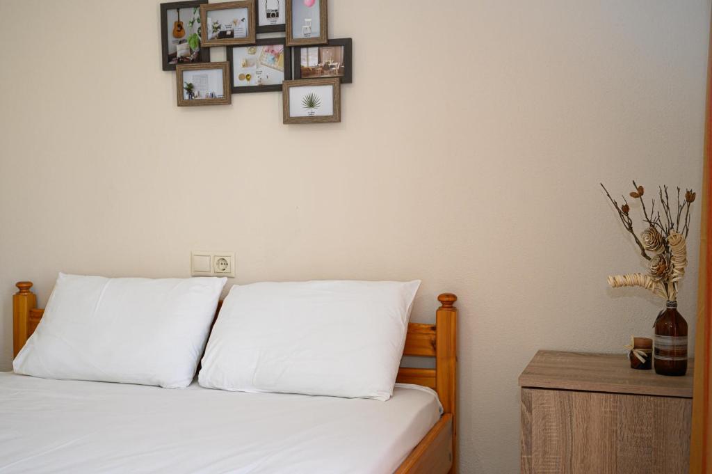 Postel nebo postele na pokoji v ubytování Anastasios Room's