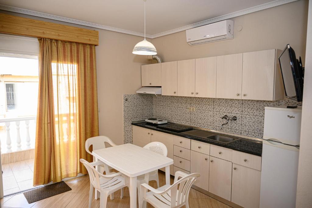 Kuchyň nebo kuchyňský kout v ubytování Anastasios Room's