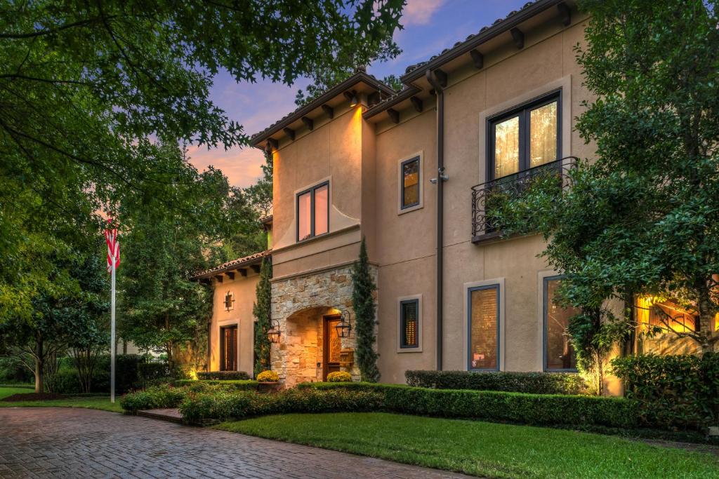 Gallery image of Grand Luxury Tuscan Villa in Houston