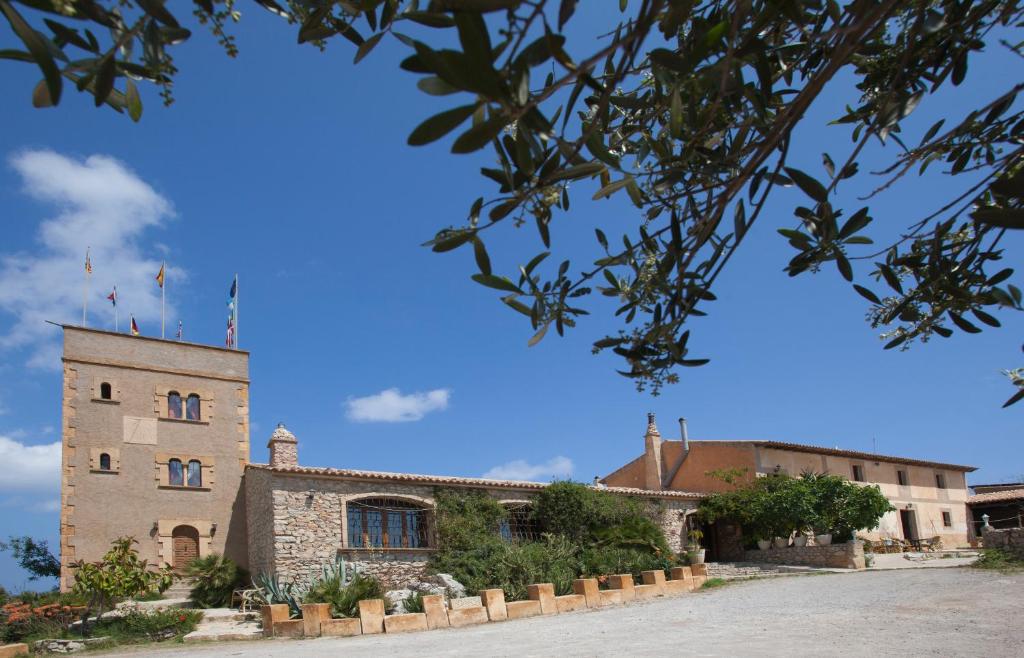 an old stone building with a tower on top at Agroturismo Sa Duaia in Artá