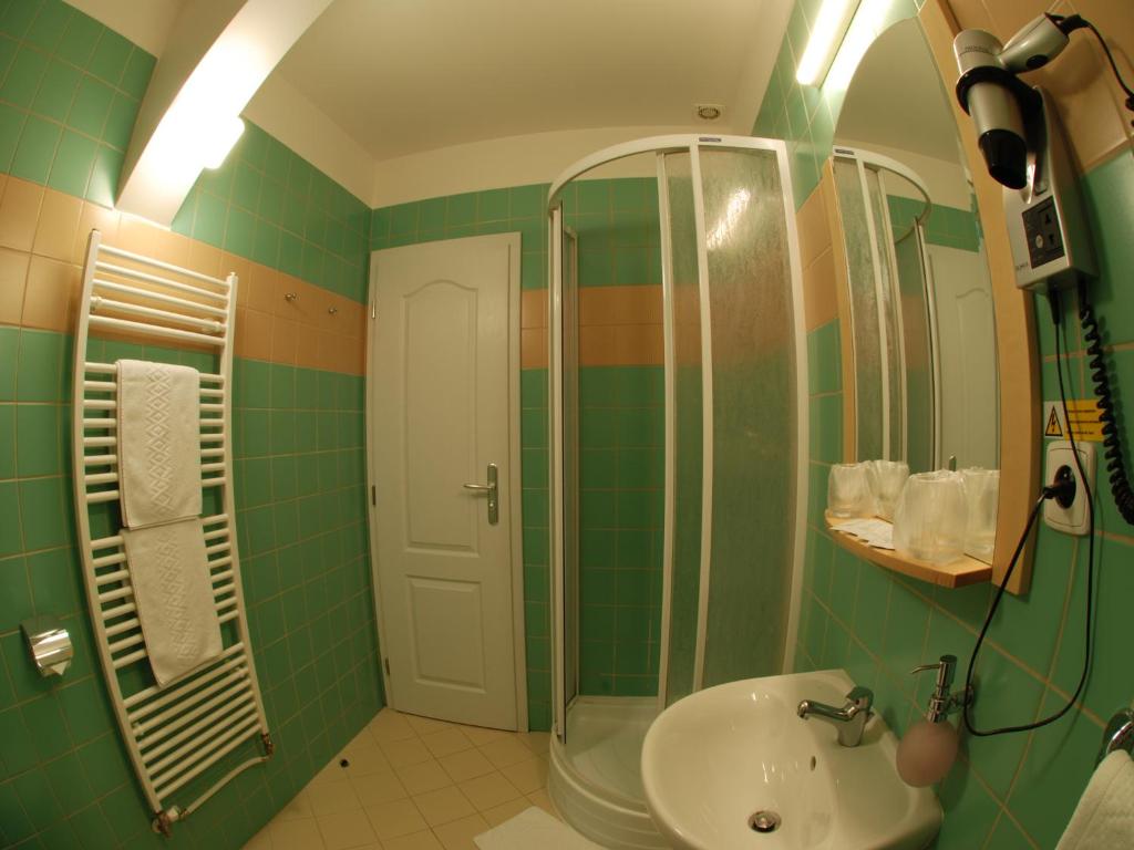 Koupelna v ubytování EA Hotel Tosca