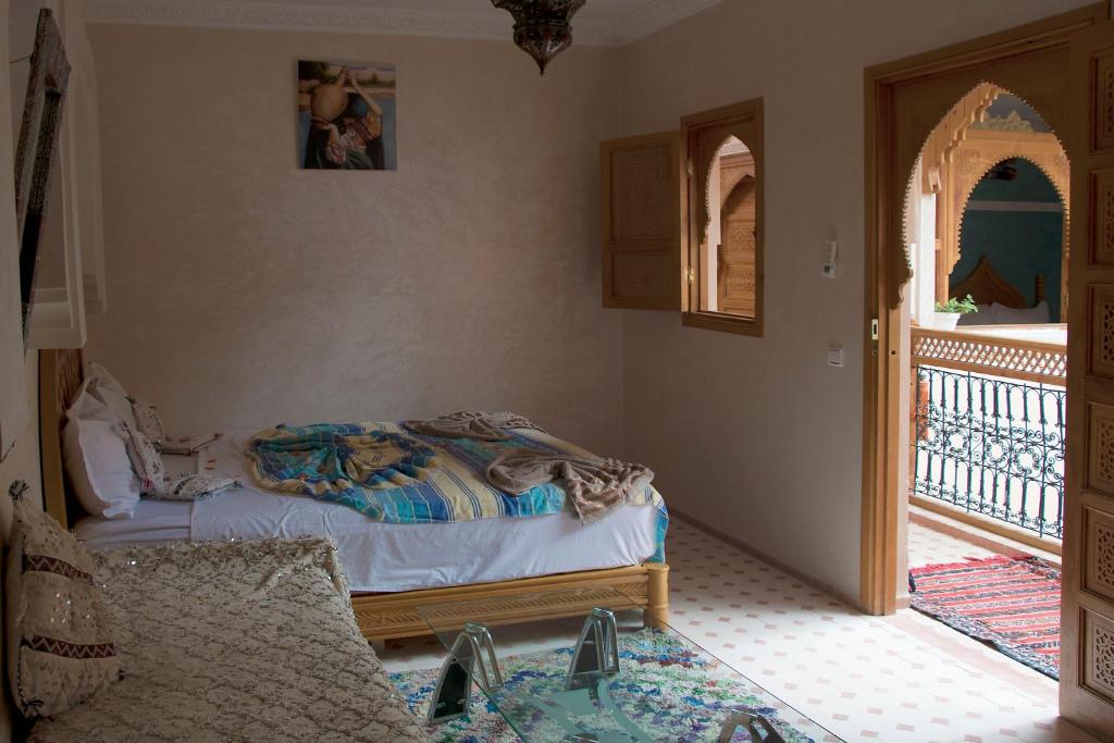 Postel nebo postele na pokoji v ubytování Riad Jenan Adam