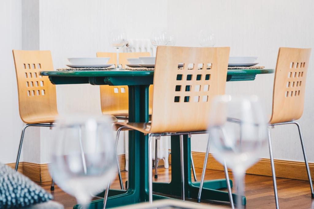 Reštaurácia alebo iné gastronomické zariadenie v ubytovaní Haizean apartment by People Rentals