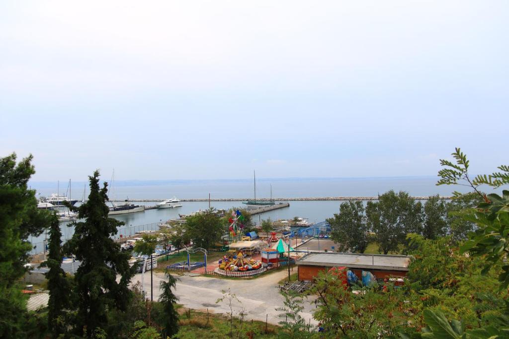 Apartment with marina view