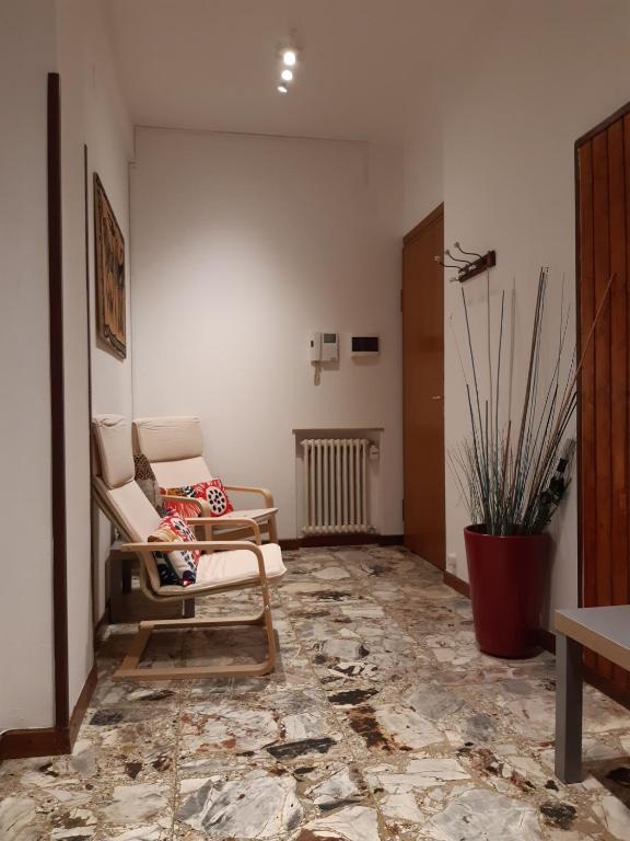 a living room with a couch and a chair at Appartamento Soleluna in Parma
