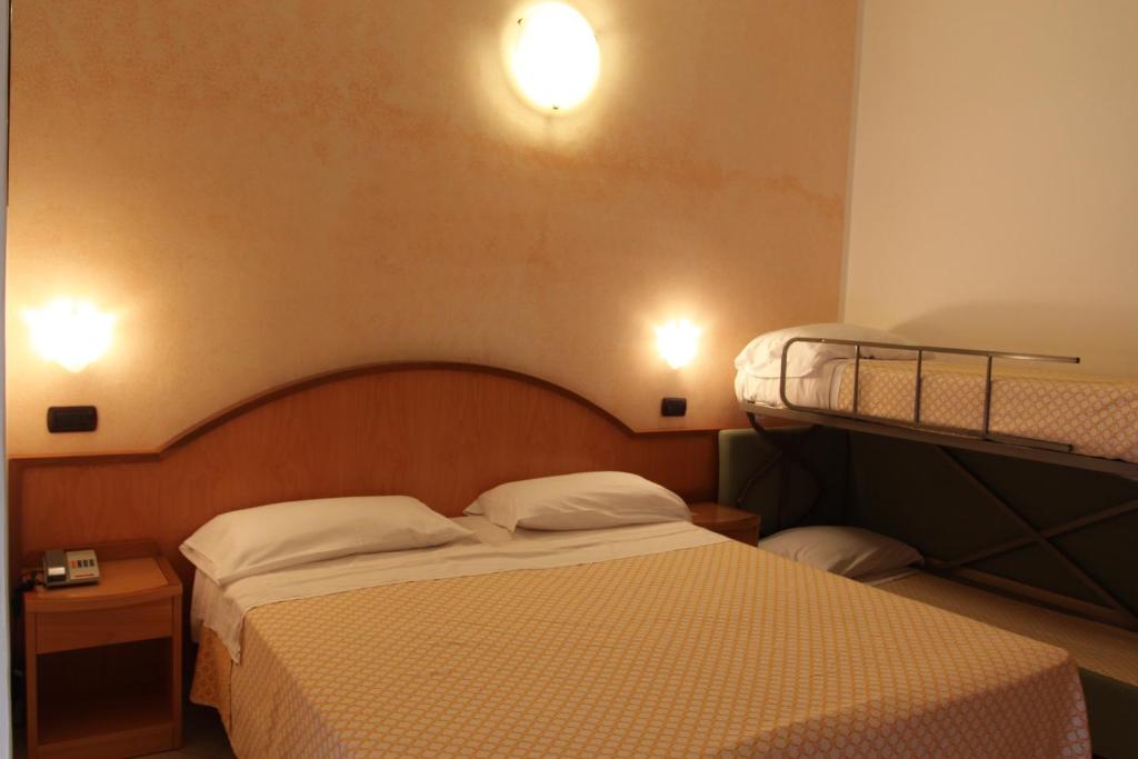 Postel nebo postele na pokoji v ubytování Hotel Adele