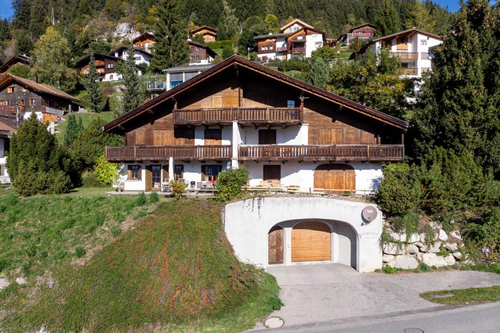 a house on a hill with a garage at Bijou Ladir in Ladir