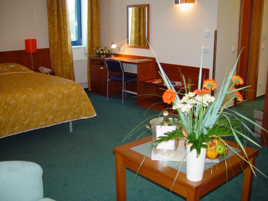 Ramada Airport Hotel Prague photo
