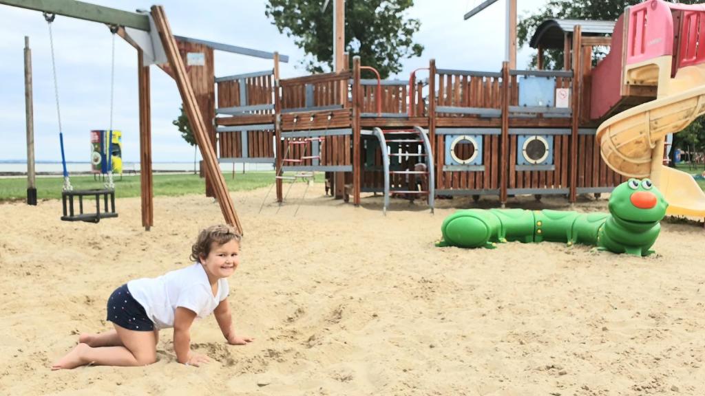 Herní místnost nebo prostor pro děti v ubytování Dora Holiday House & Apartments