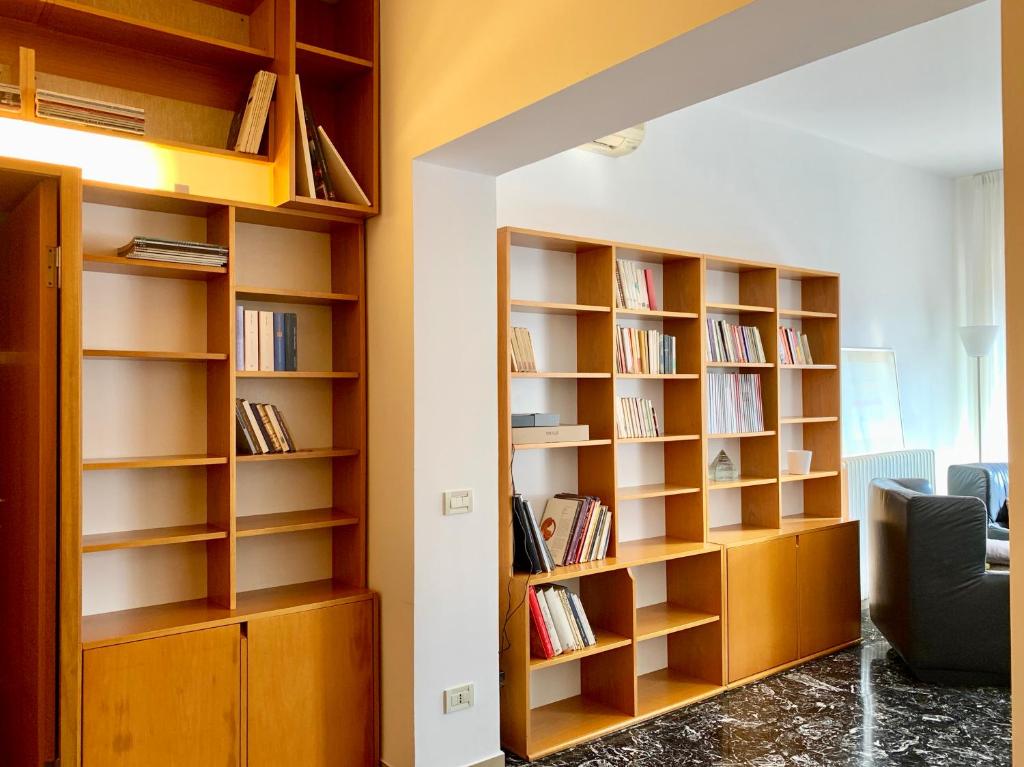 The library in Az apartmant