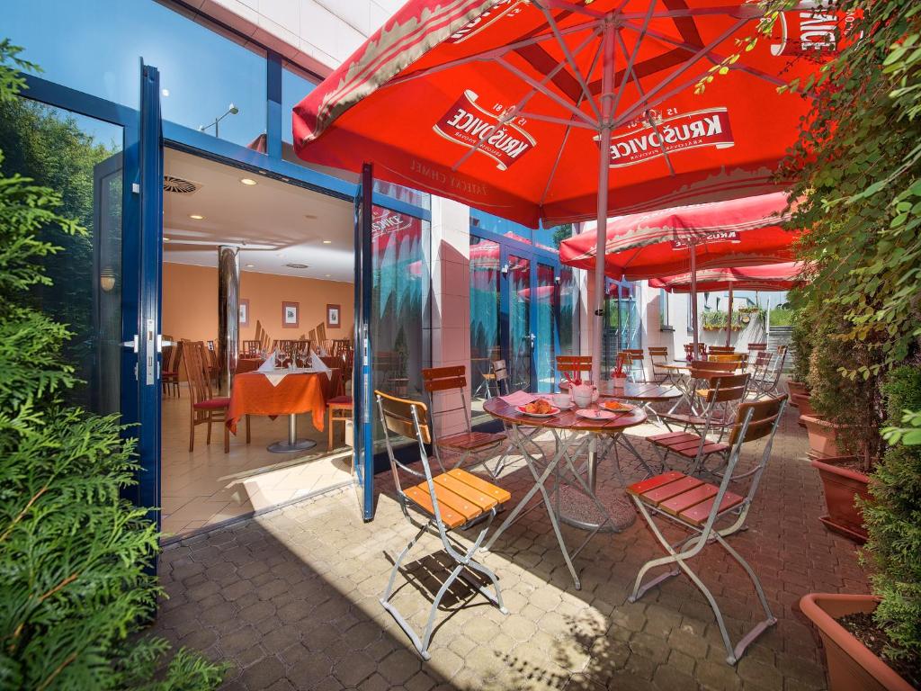 Ramada Airport Hotel Prague - Resim 37