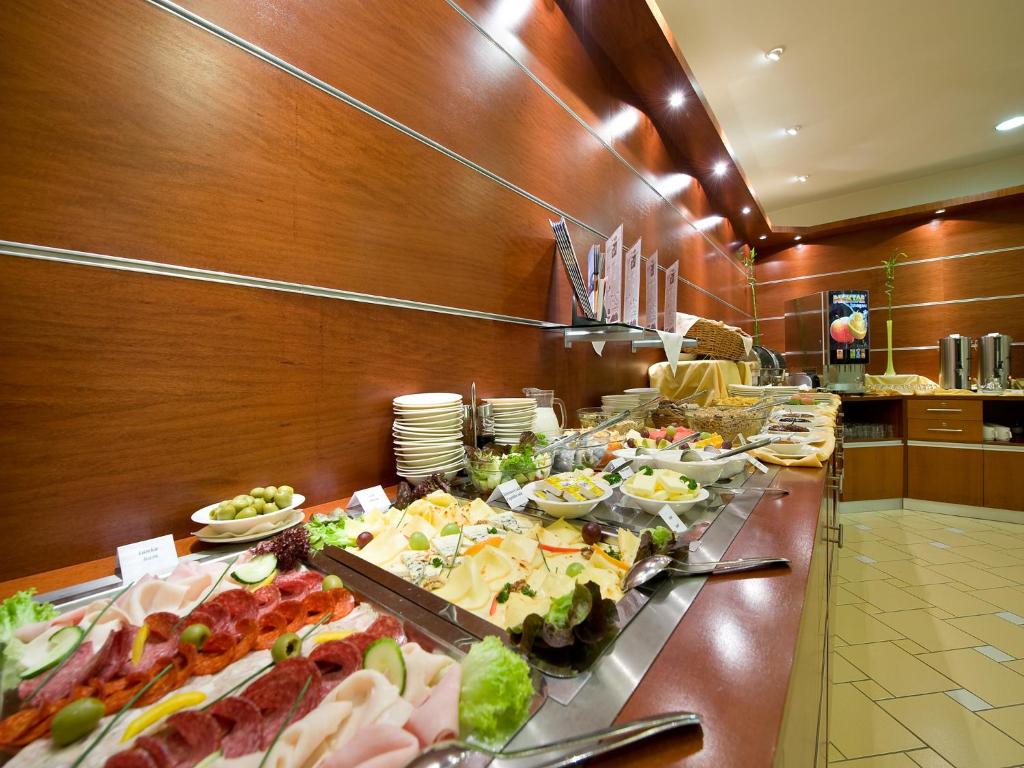Ramada Airport Hotel Prague photo