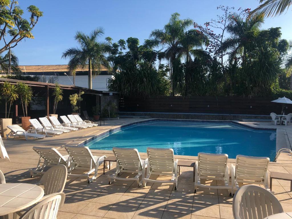 Bazén v ubytování Apart Hotel Delphin Guaruja nebo v jeho okolí